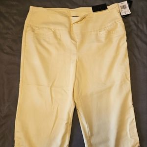 NWT Napa Valley Capri Women's size 12 , color pale yellow